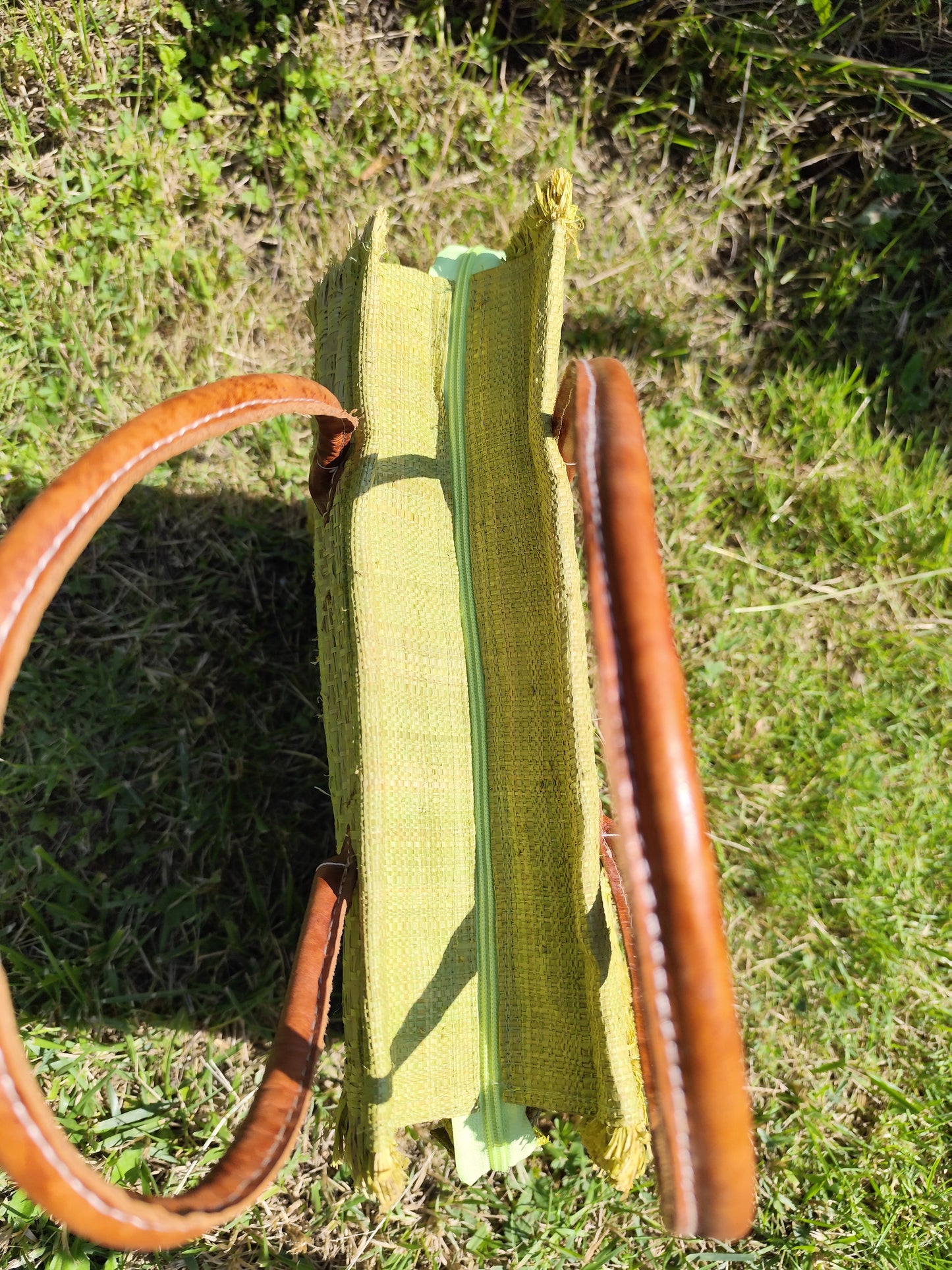 Sac cabas structuré vert anis – fermeture zippée – 32x34x13 cm