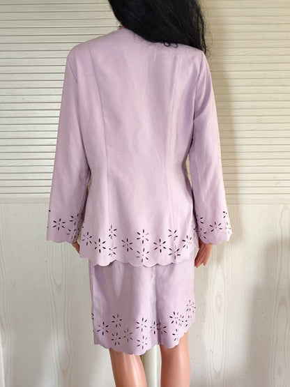 Ensemble tailleur jupe et veste parme motifs fleurs ajourées - Taille 40
