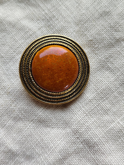 Attache foulard doré émaillé ambre