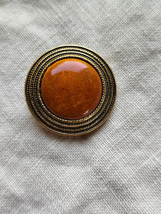 Attache foulard doré émaillé ambre