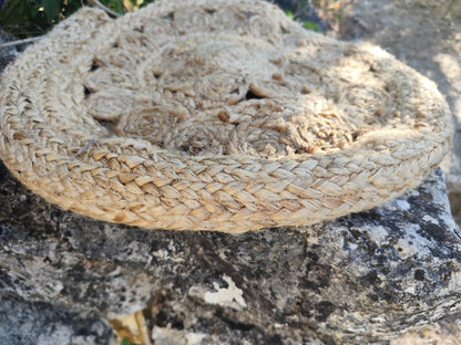 Panier rond en jute naturelle au joli motif ajouré