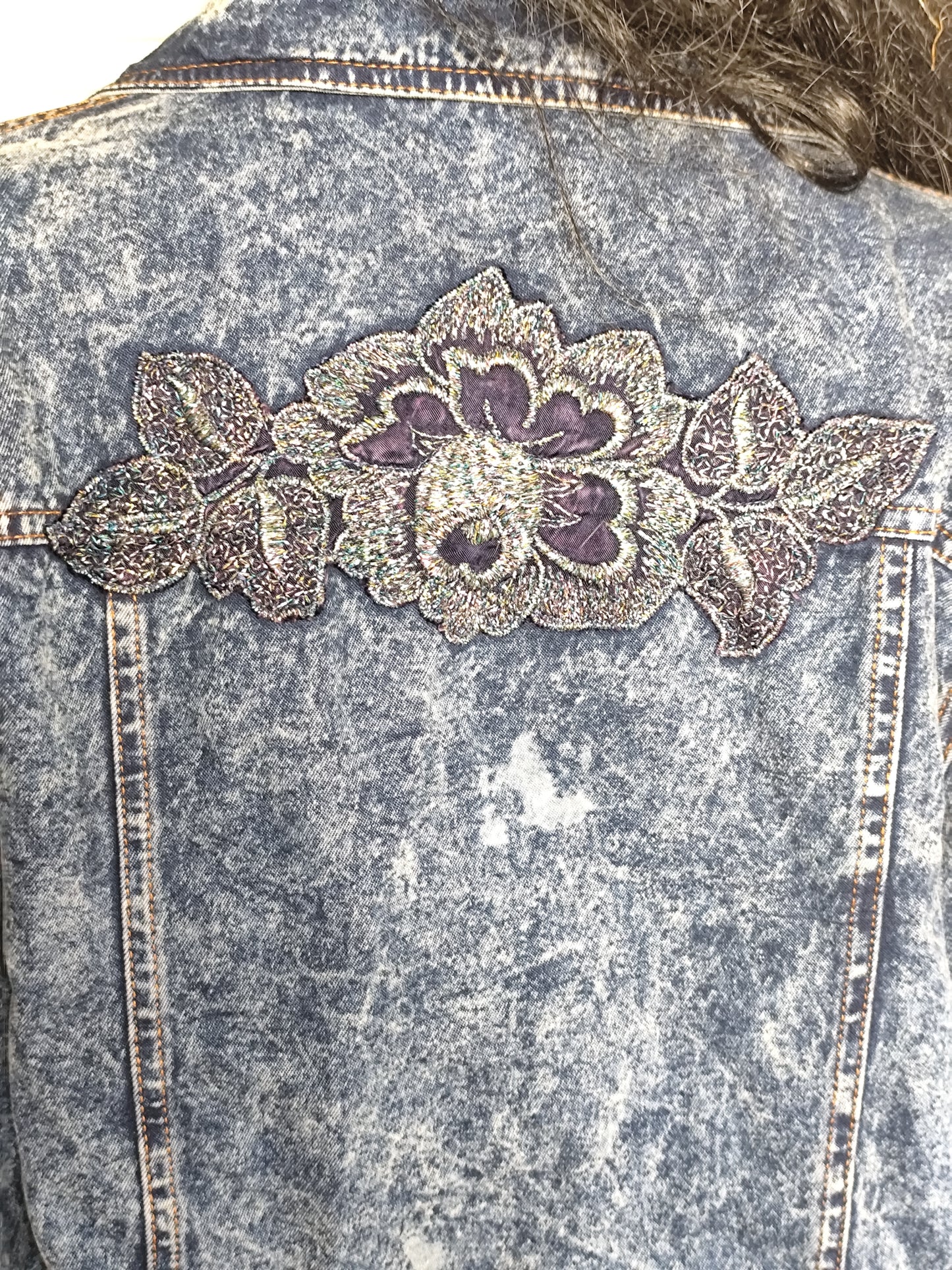 Veste en jean vintage avec broderies florales - Taille 38/40