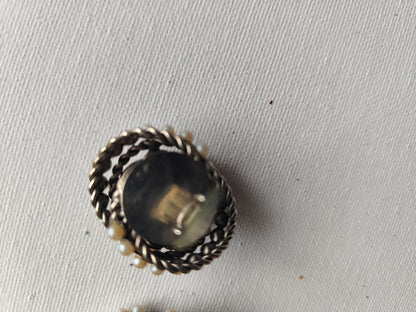 Boucles d’Oreilles Vintage Clip – Perles & Métal Doré Vieilli ✨💎