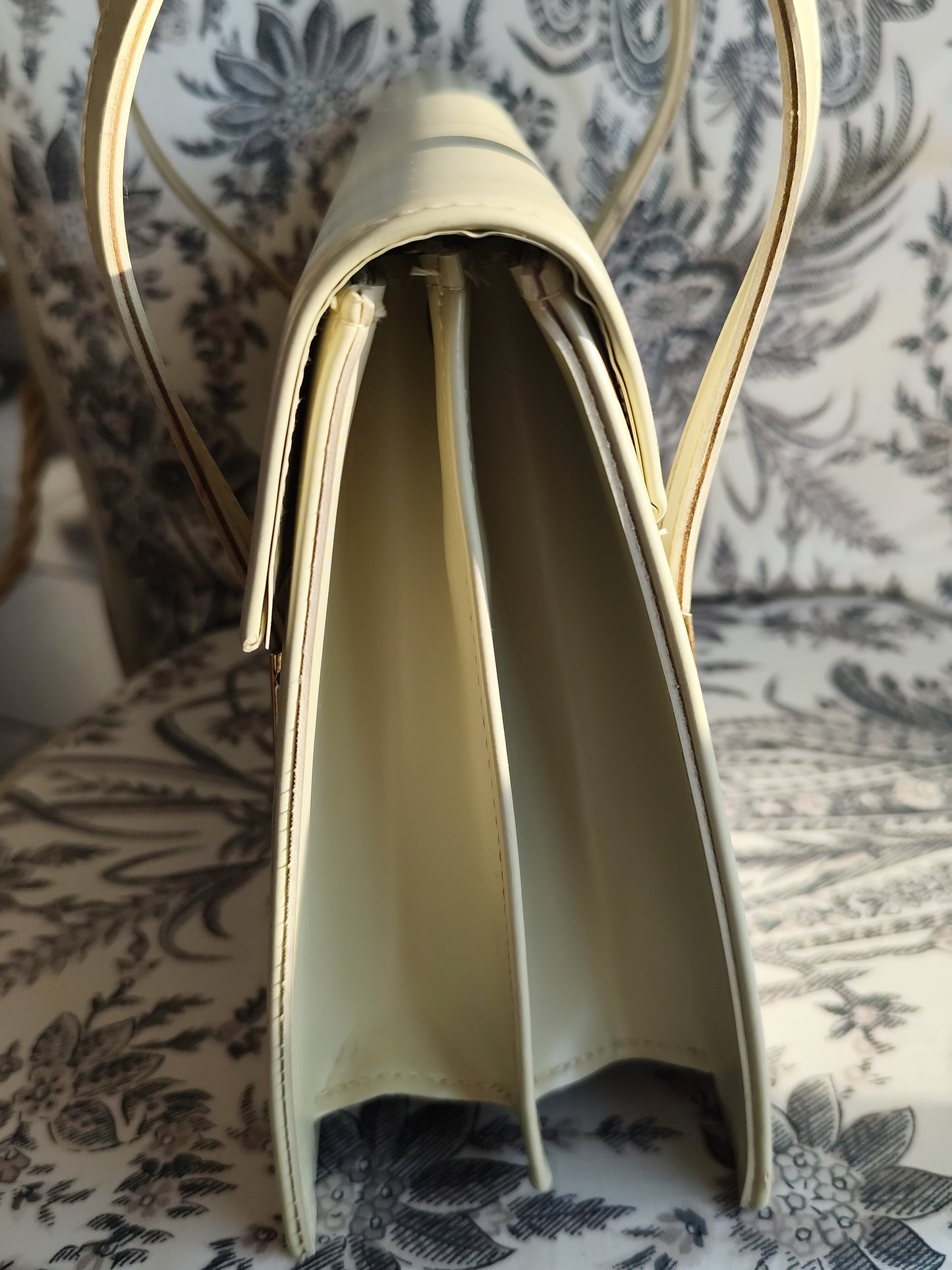 Sac à main vintage en cuir crème forme trapèze