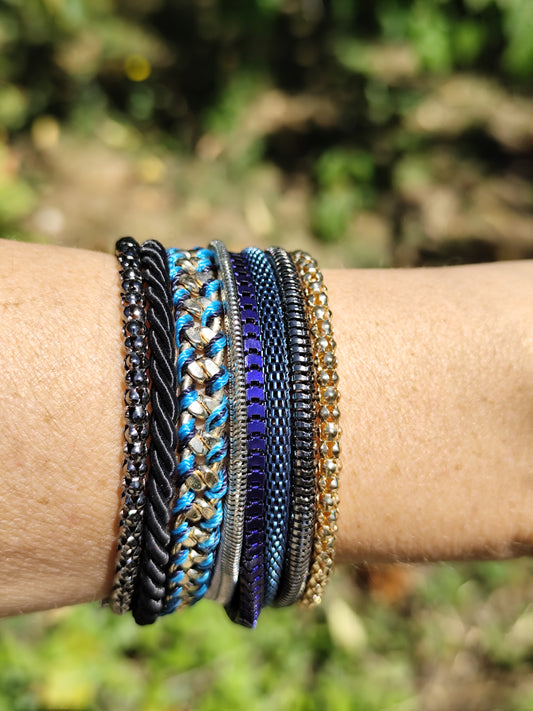 Bracelet manchette bleu nuit à fermoir