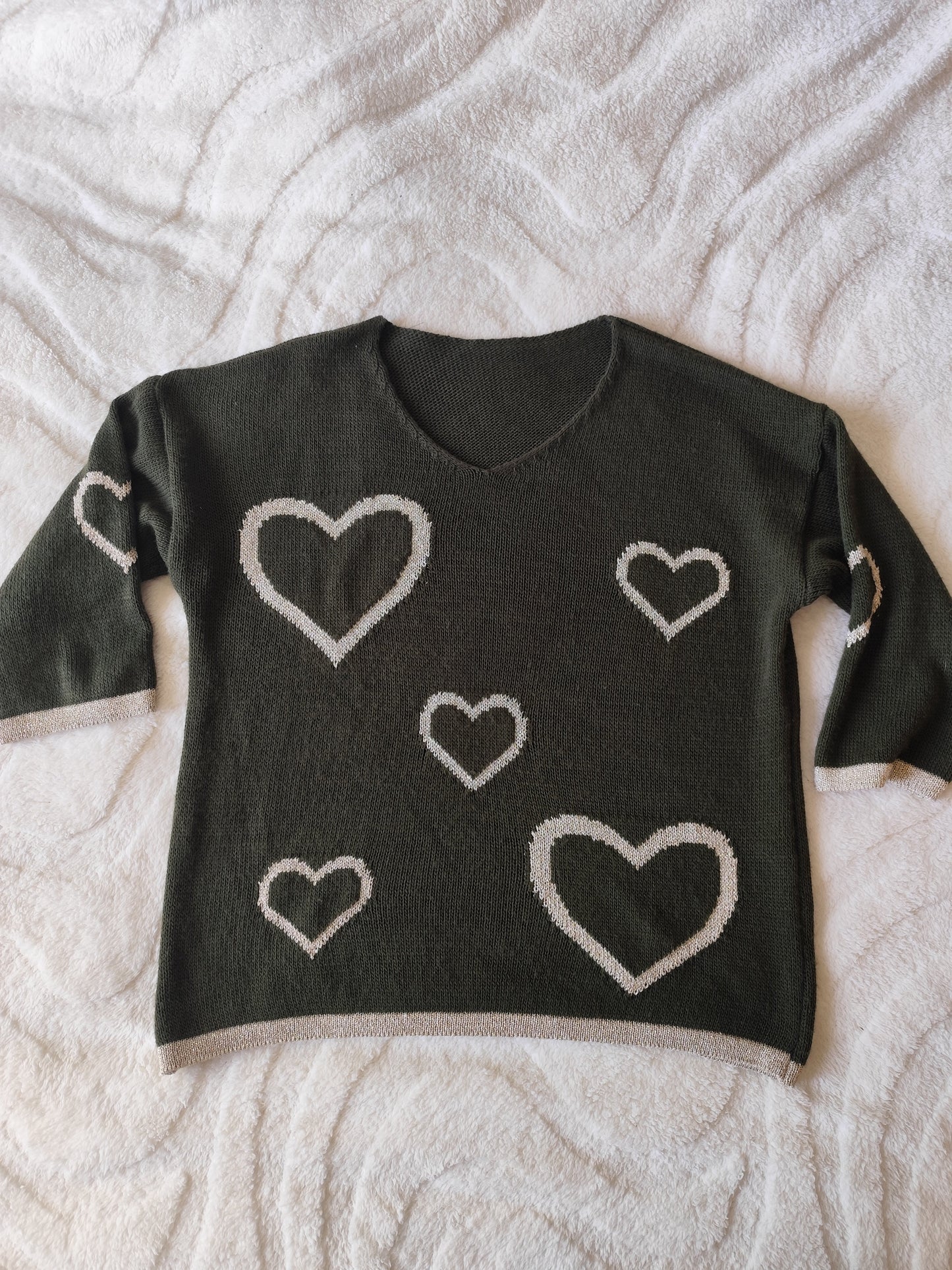 Pull kaki à cœurs – Made in Italy – Taille oversize 42 au 48