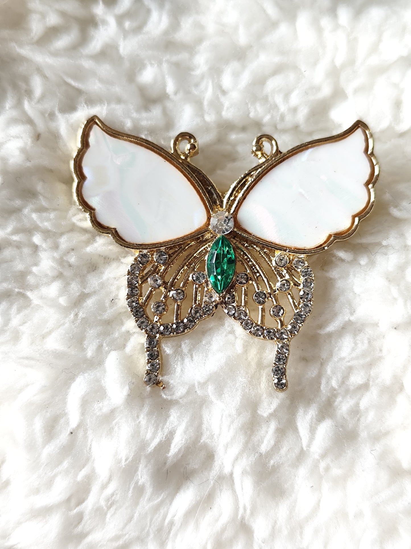 Broche papillon vintage nacre blanche et cristal vert