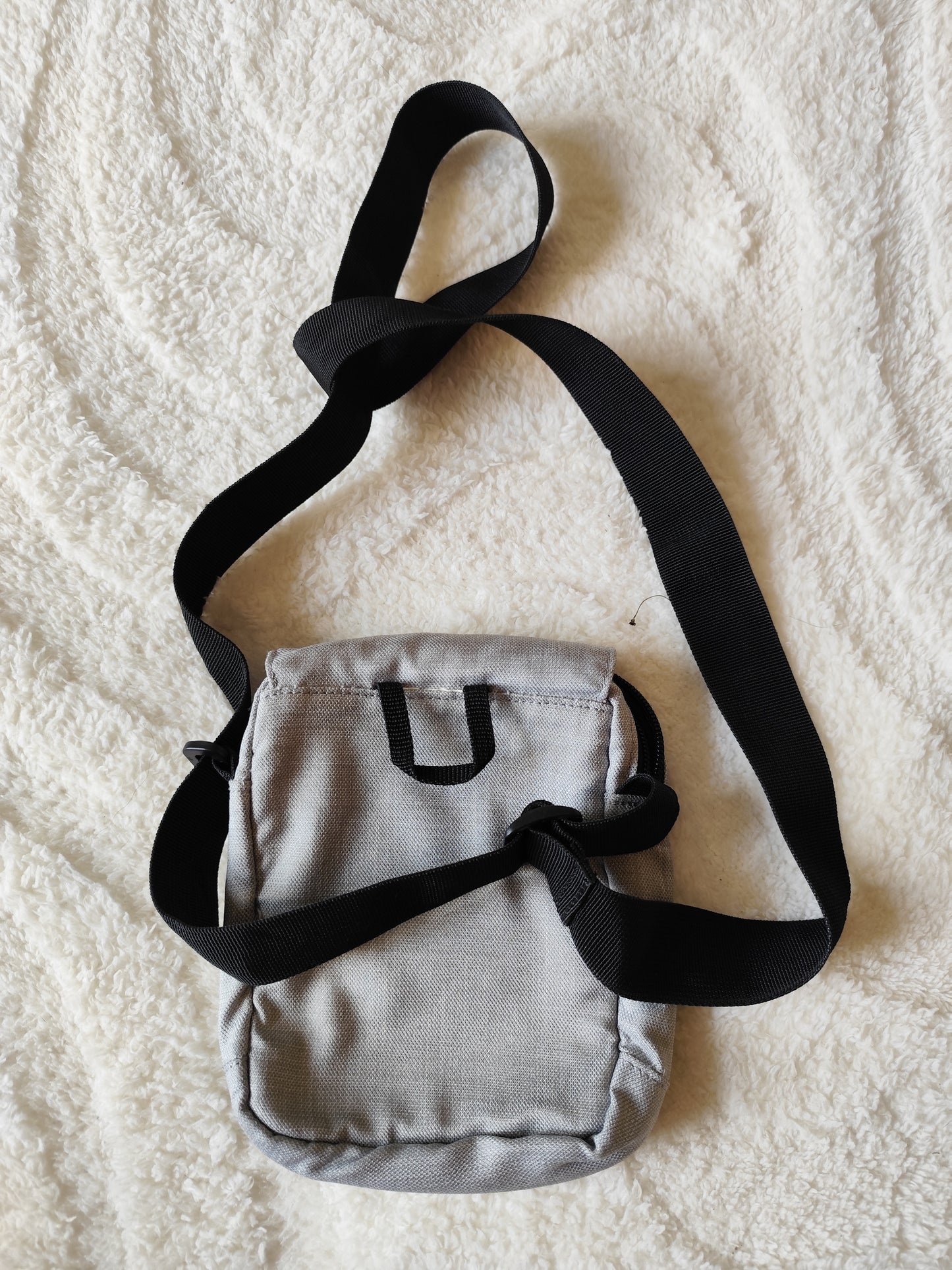 Sacoche Bandoulière Gris & Noir – Compact & Fonctionnel