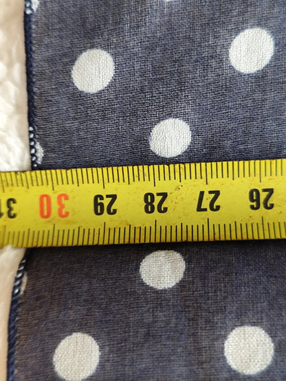 Foulard bleu marine à pois blancs – 134 cm