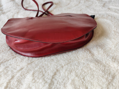 Sac demi-lune à bandoulière rouge Ludivine – Format moyen