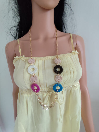 Collier sautoir fantaisie multicolore à cercles - ambiance "quincaillerie funky"