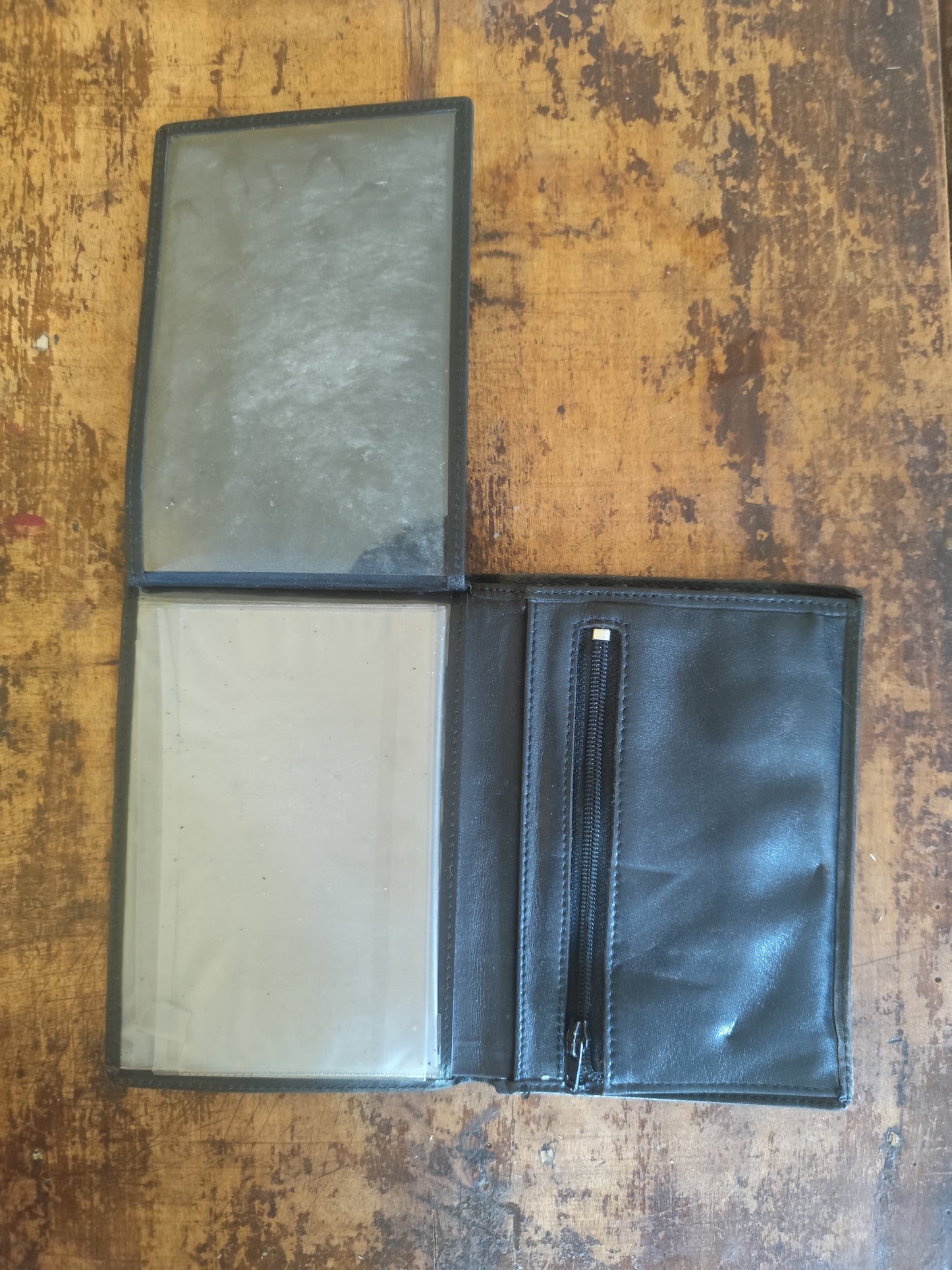 Portefeuille noir en cuir à volets multiples