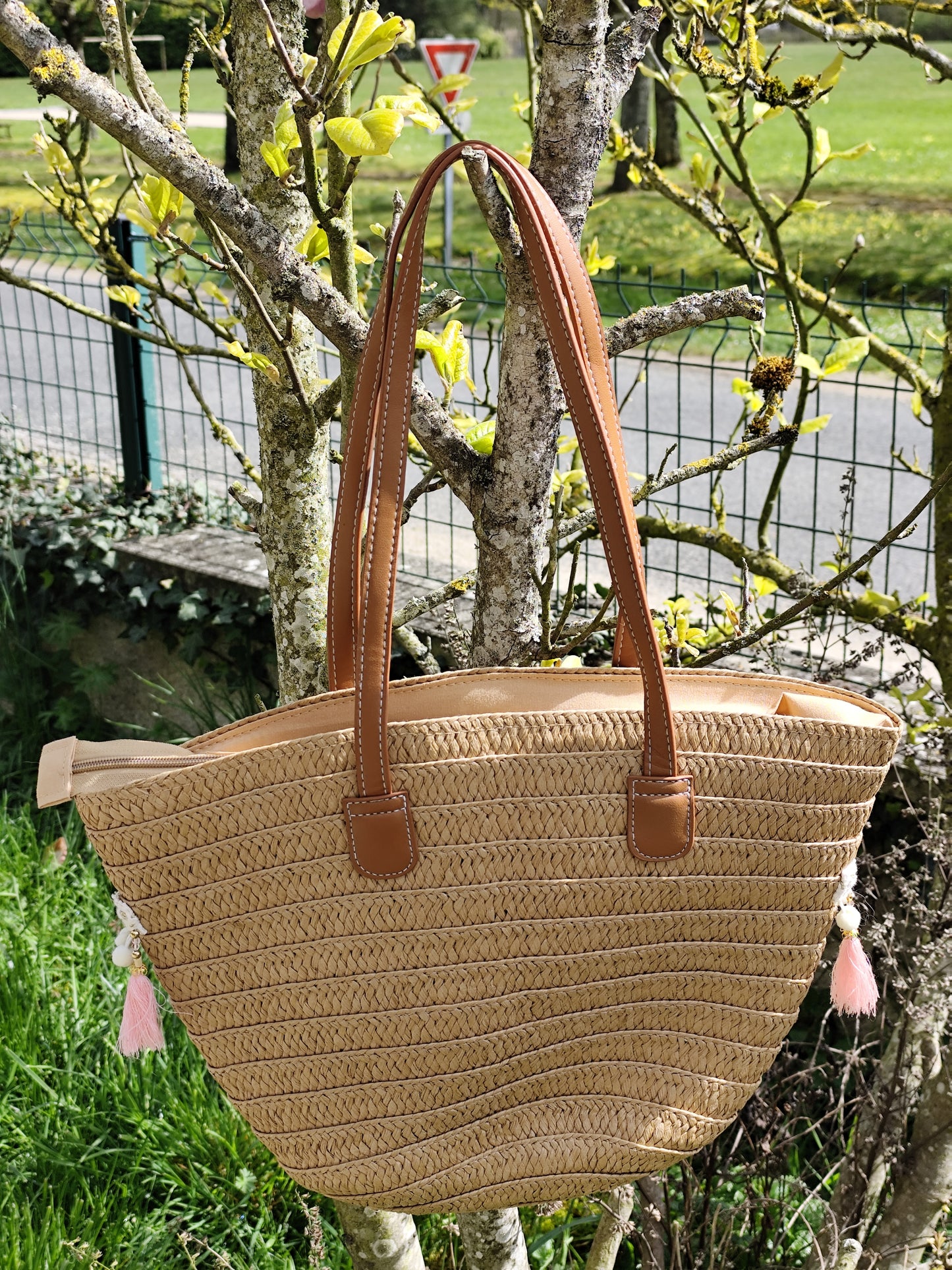 Sac panier d'été CHISIY en paille tressée avec pompons et détails bohèmes