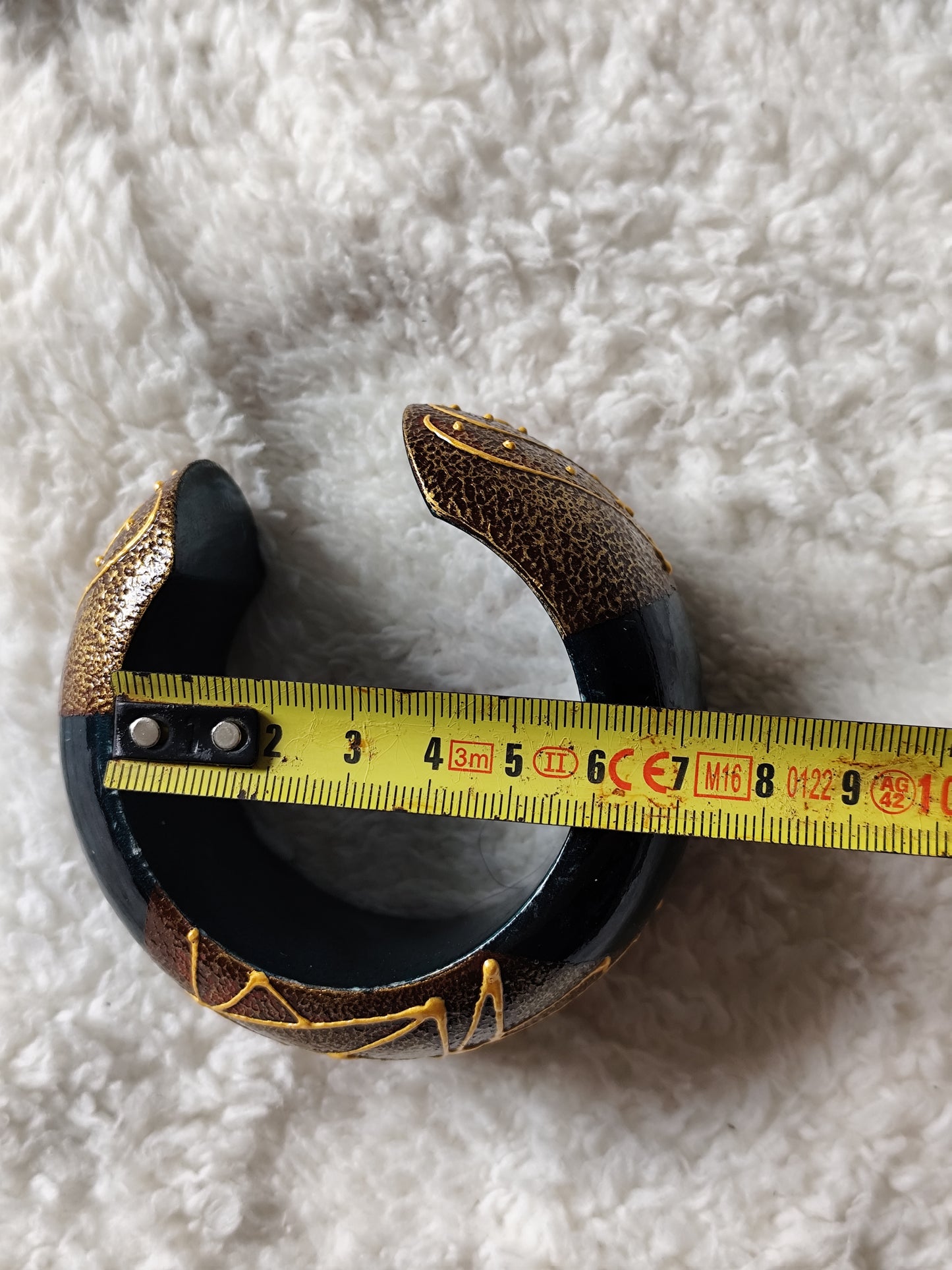 Bracelet manchette en bois peint vert, jaune et doré