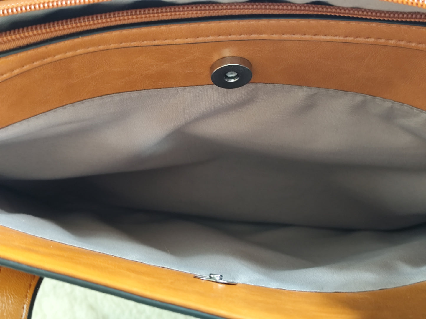 Sac Ines Delaure – Élégance naturelle et format ultra pratique