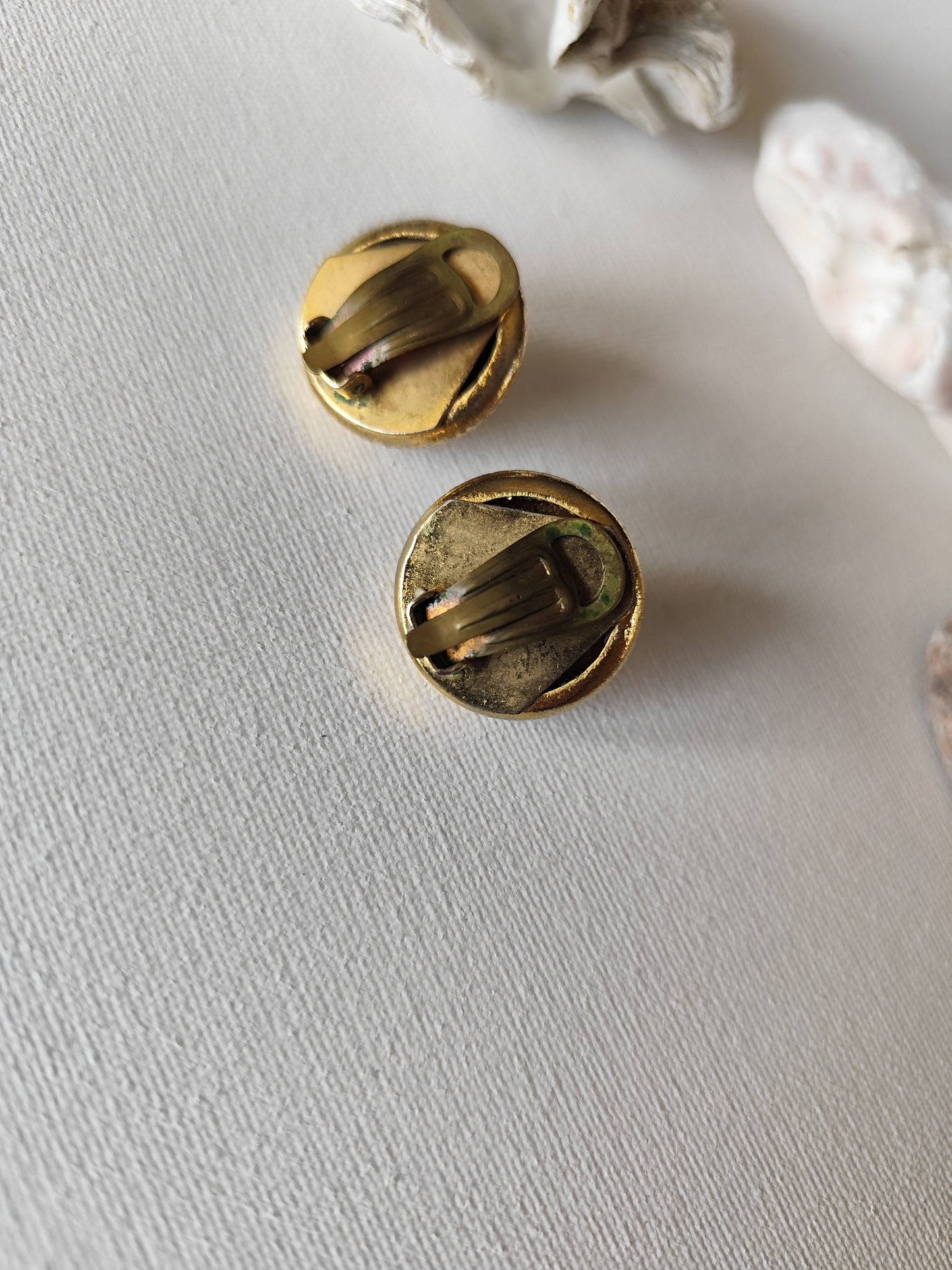 Boucles d'Oreilles Clip Vintage dorées  – Élégance Rétro
