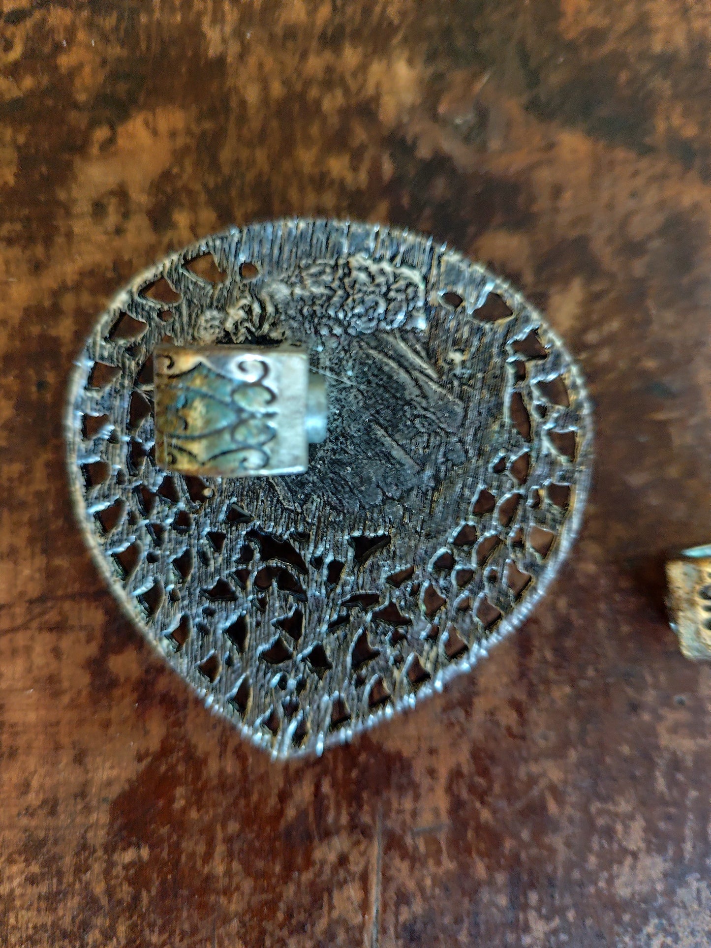 Attache foulard aimantée vintage – cabochon blanc