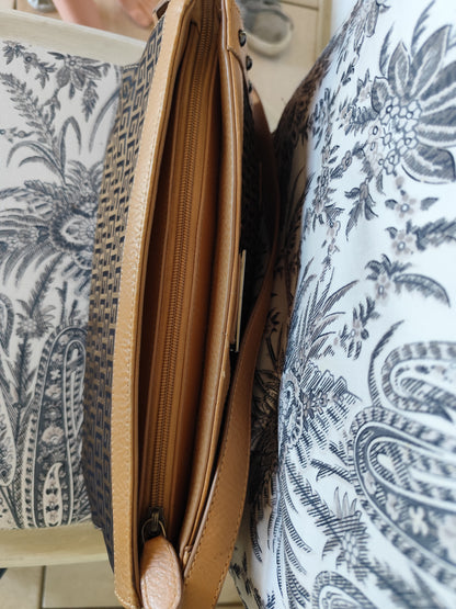 Sac à main porté épaule Glitzy - Imprimé monogramme et finitions camel