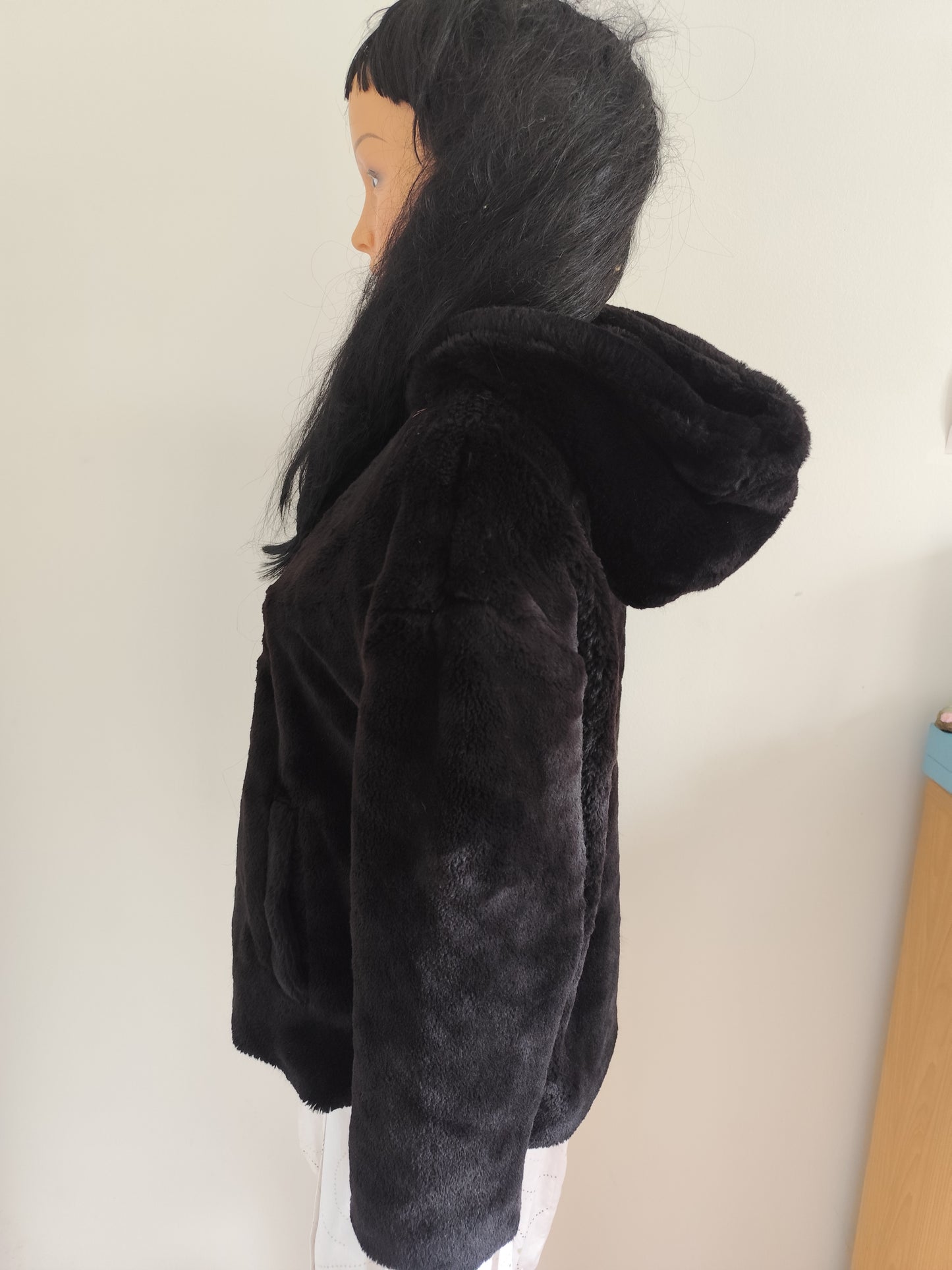 Veste à capuche en fausse fourrure noire Zara Basic – Taille 36