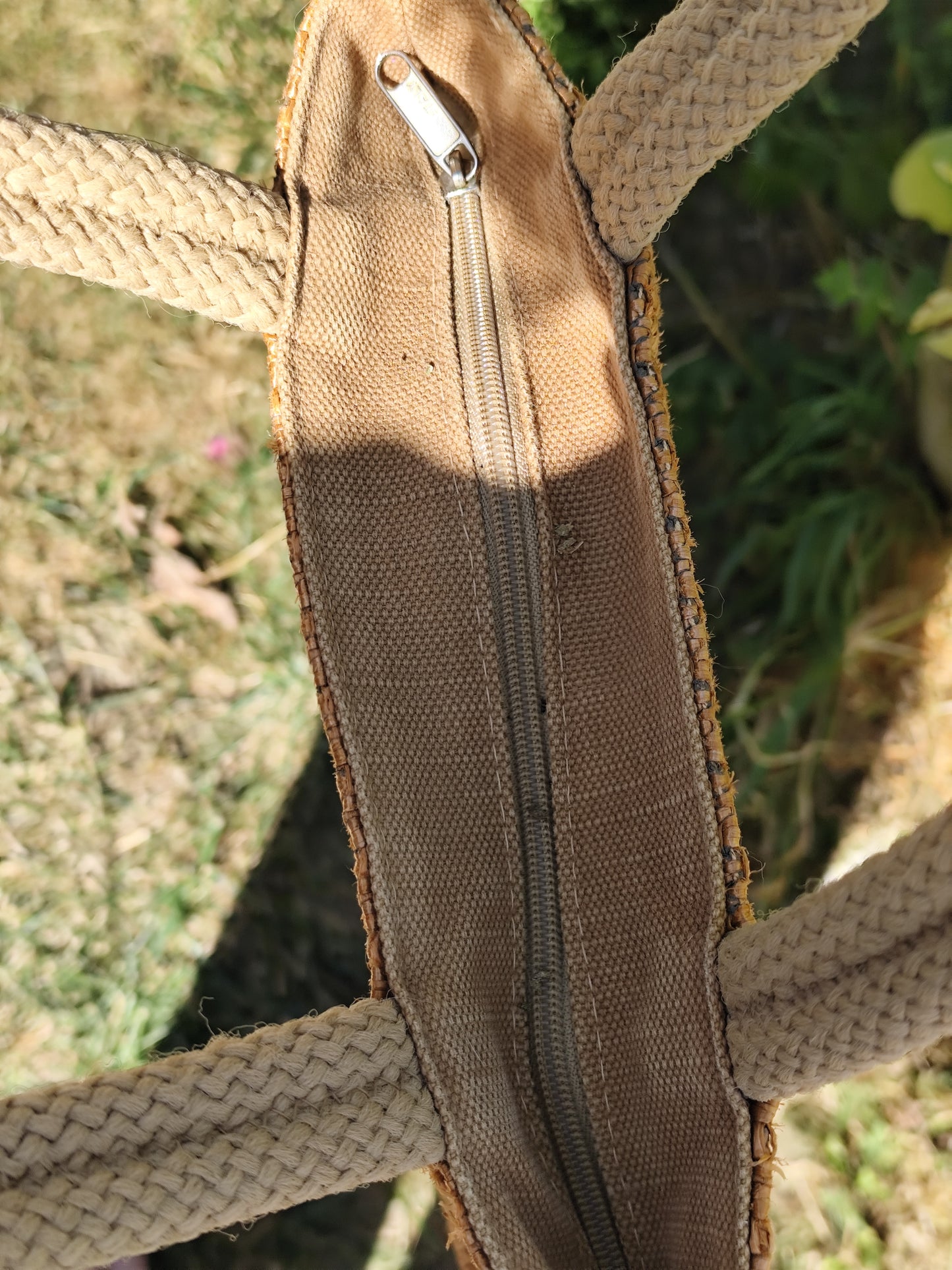 Sac cabas beige tressé et tissu