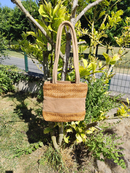 Sac cabas beige tressé et tissu