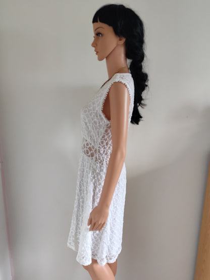 ✨ Robe bohème blanche ajourée – coton & charme vintage – T. 36/38