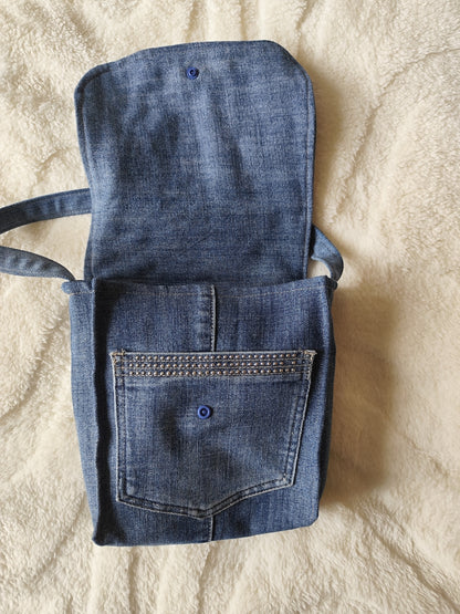 👜 Sac bandoulière en denim upcyclé – Pièce artisanale unique ♻️