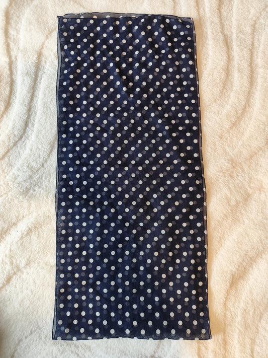 Foulard bleu marine à pois blancs – 134 cm