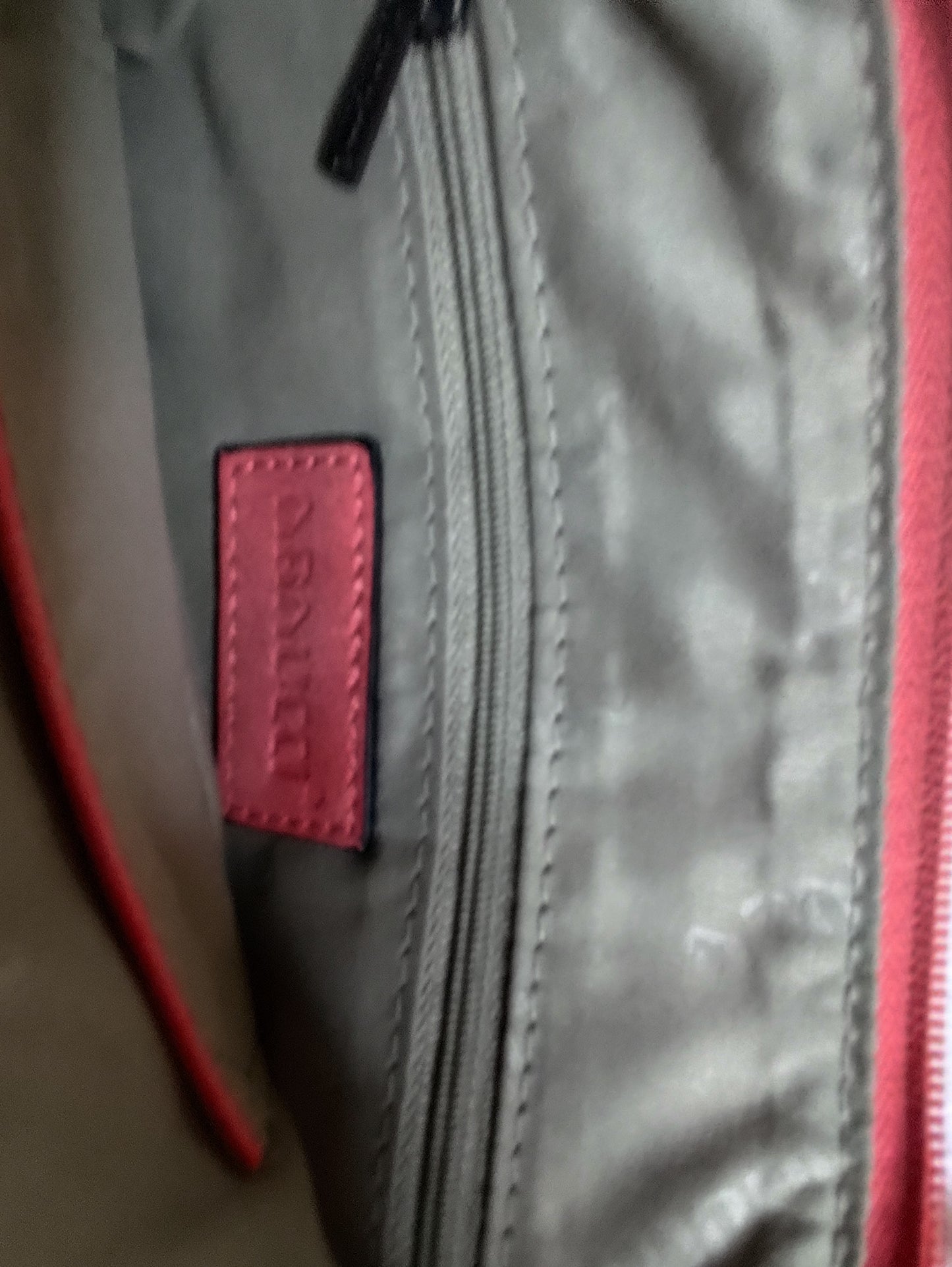 Sac Bandoulière Nanucci – Élégance et Praticité