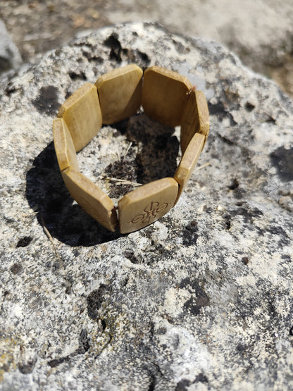 Bracelet  large en bois gravé