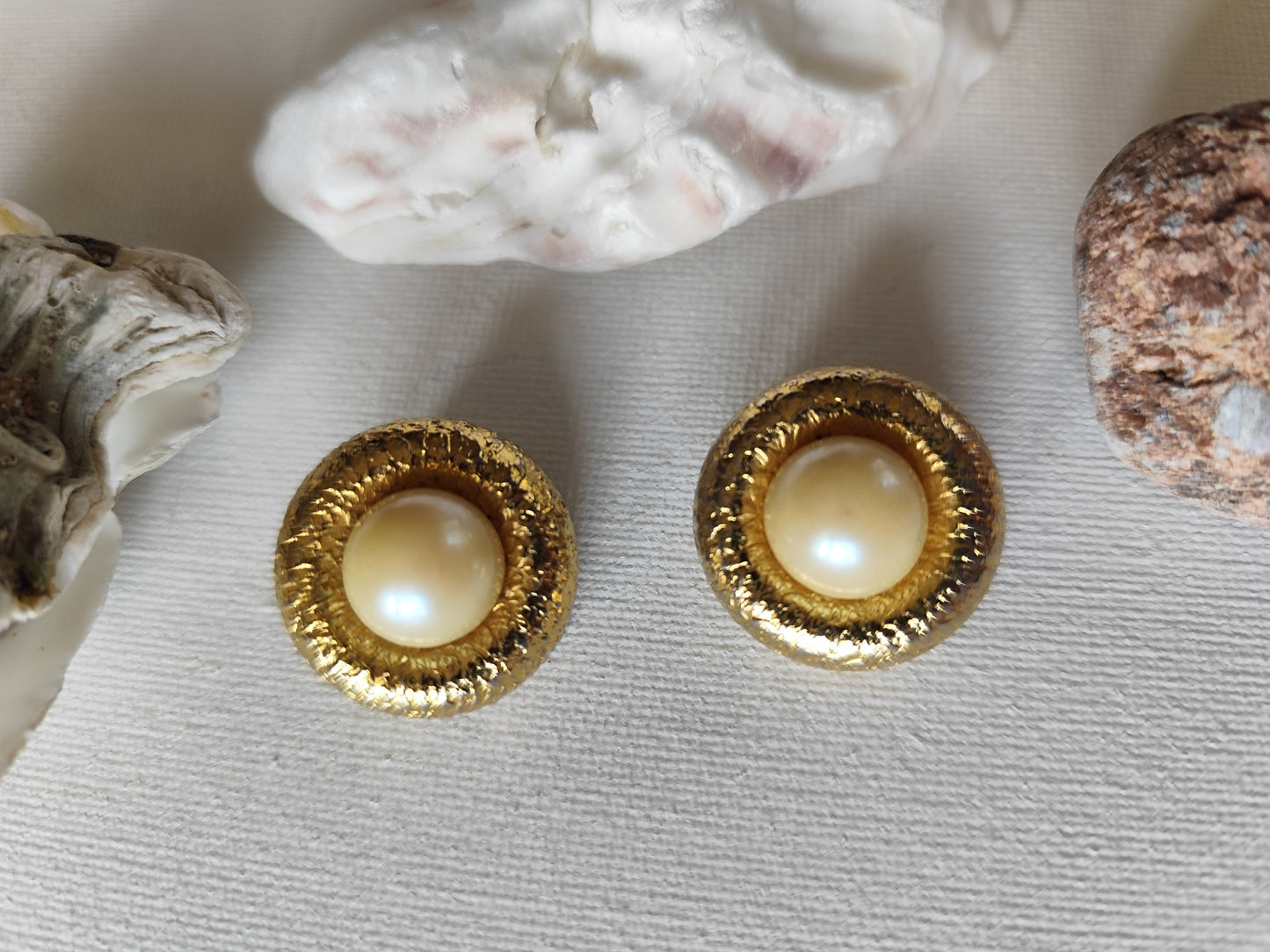 Boucles d'Oreilles Clip Vintage dorées  – Élégance Rétro