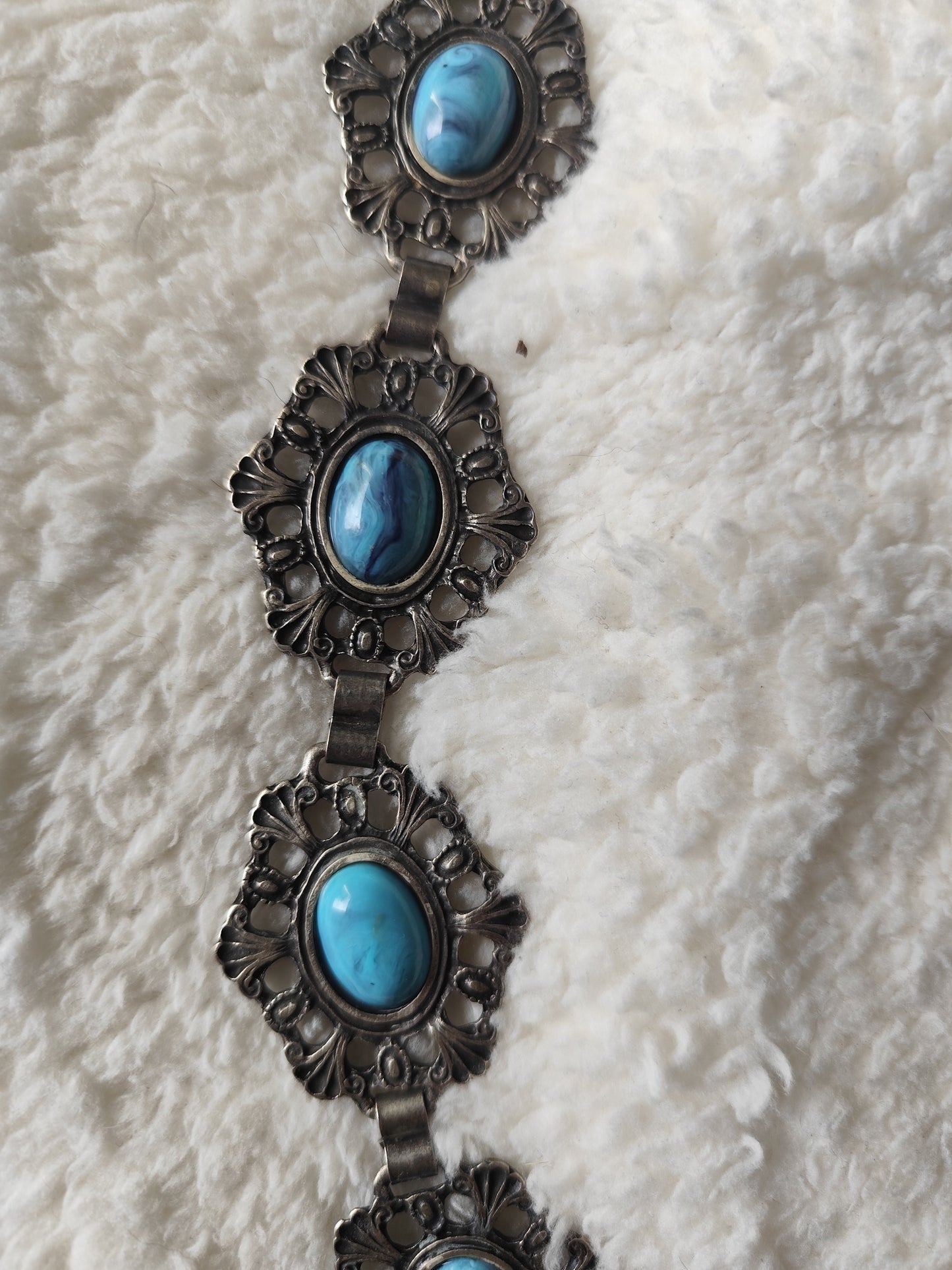 Ceinture fantaisie métal argenté et cabochons bleus turquoise – 95 cm