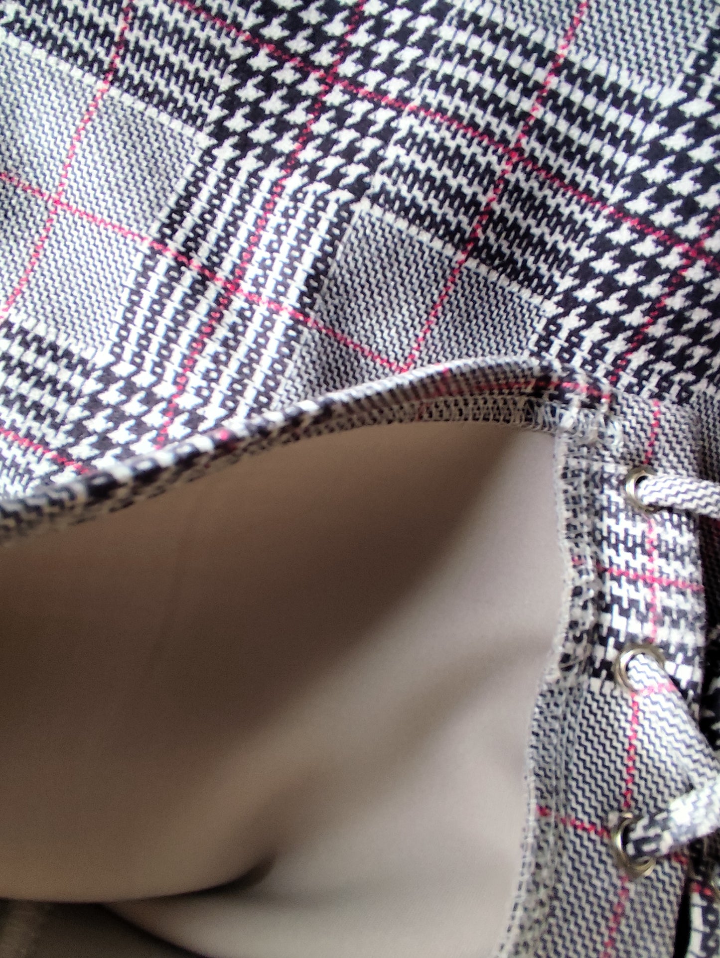 Robe Prince-de-Galles avec Détails Lacets – Élégance Vintage et Tendance Y2K - Taille 36/38