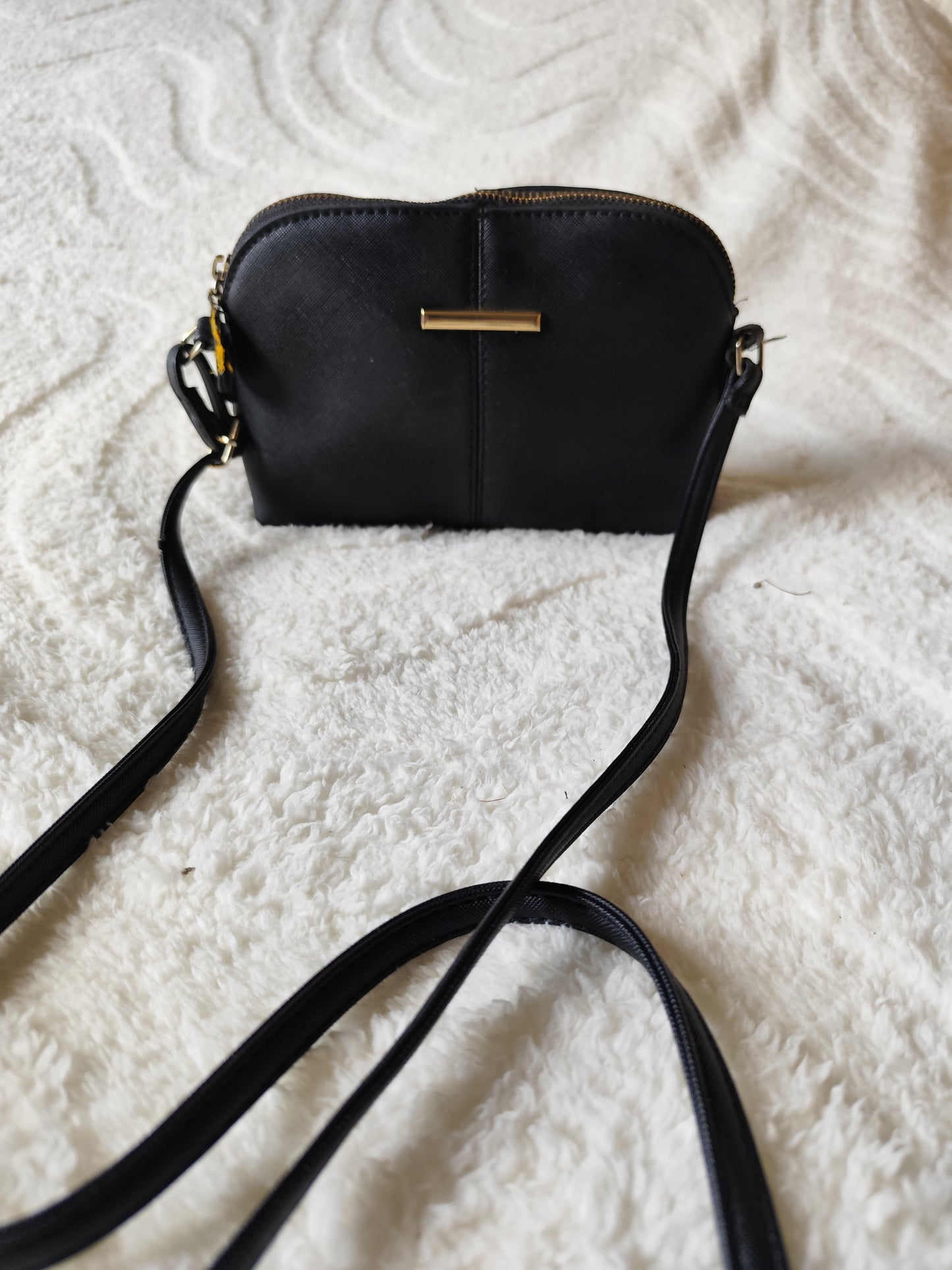 Sac Bandoulière Noir Grainé – Élégance & Praticité
