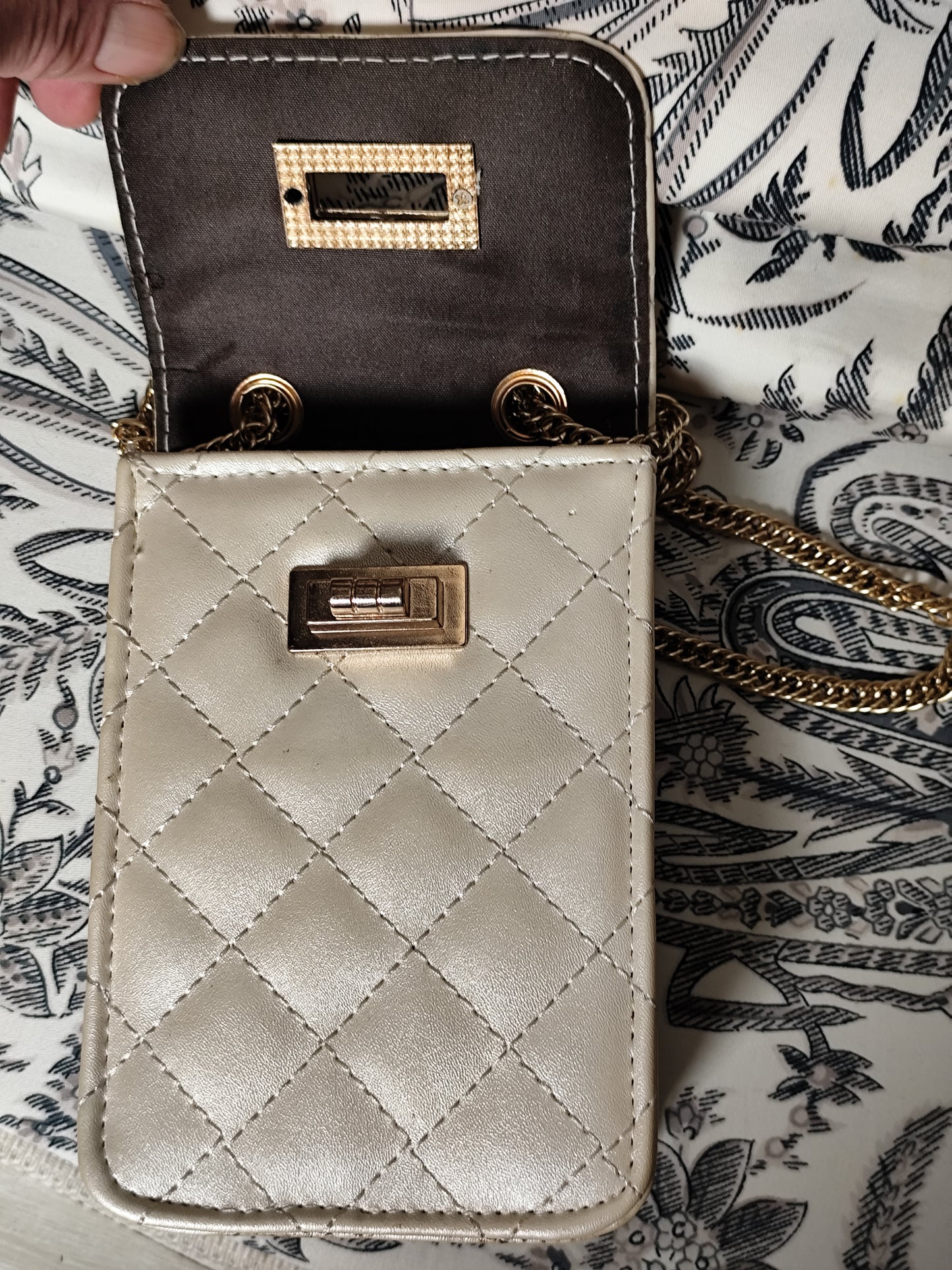 Sac matelassé beige doré à bandoulière chaîne – 11x15x6 cm