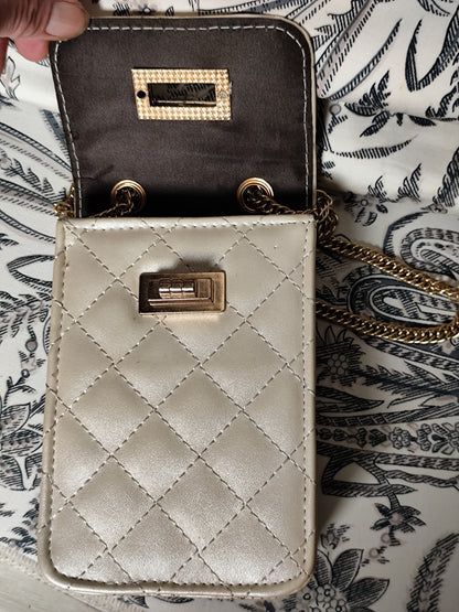 Sac matelassé beige doré à bandoulière chaîne – 11x15x6 cm