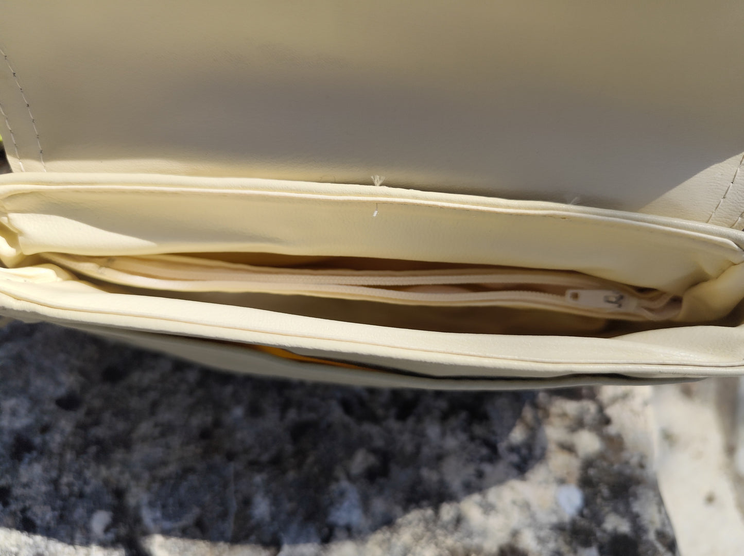 Sac bandoulière crème vintage – petit format élégant