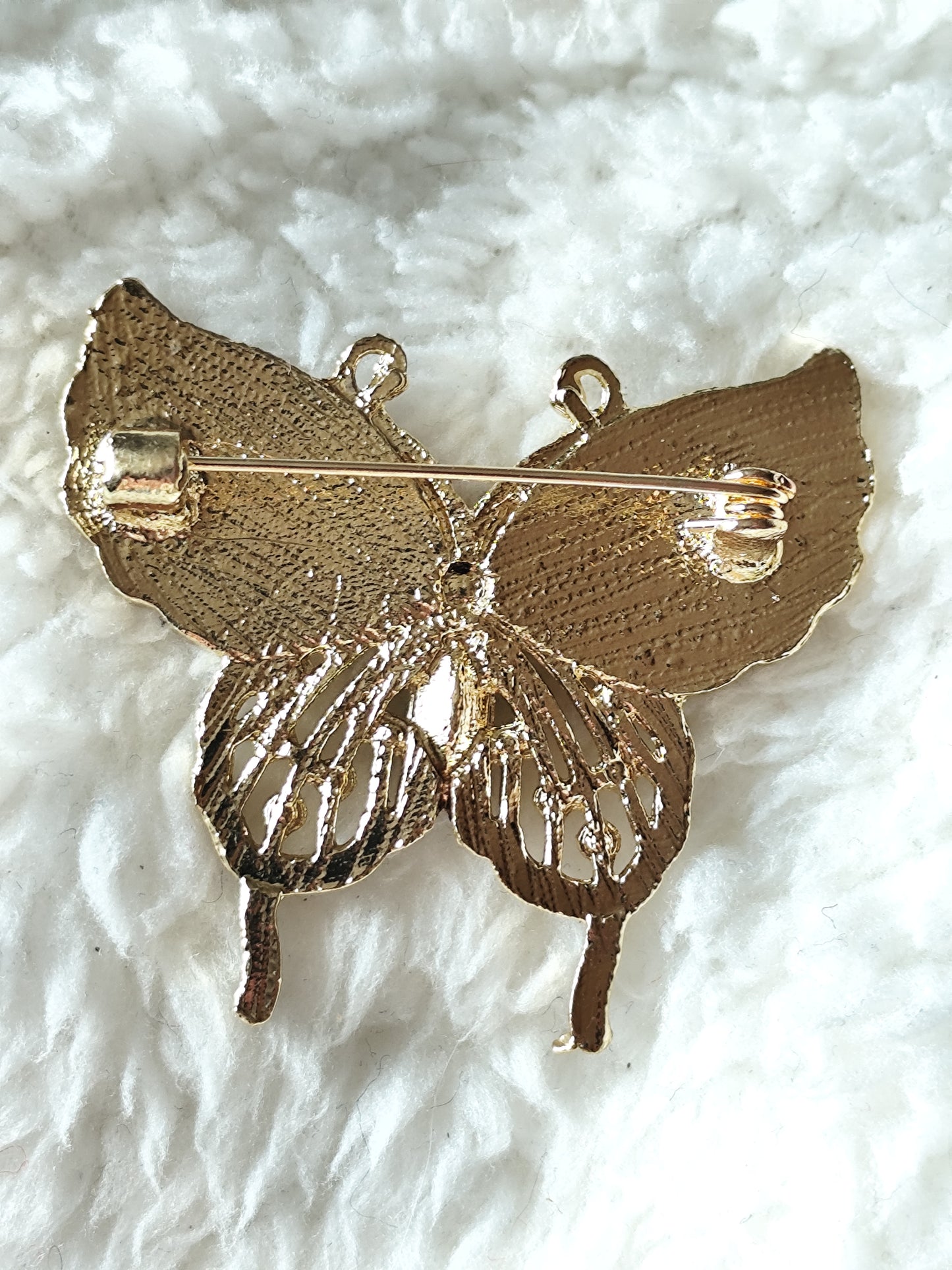 Broche papillon vintage nacre blanche et cristal vert