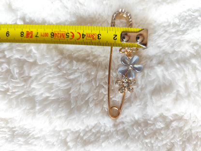 Broche épingle à nourrice dorée fleurs bleues et strass