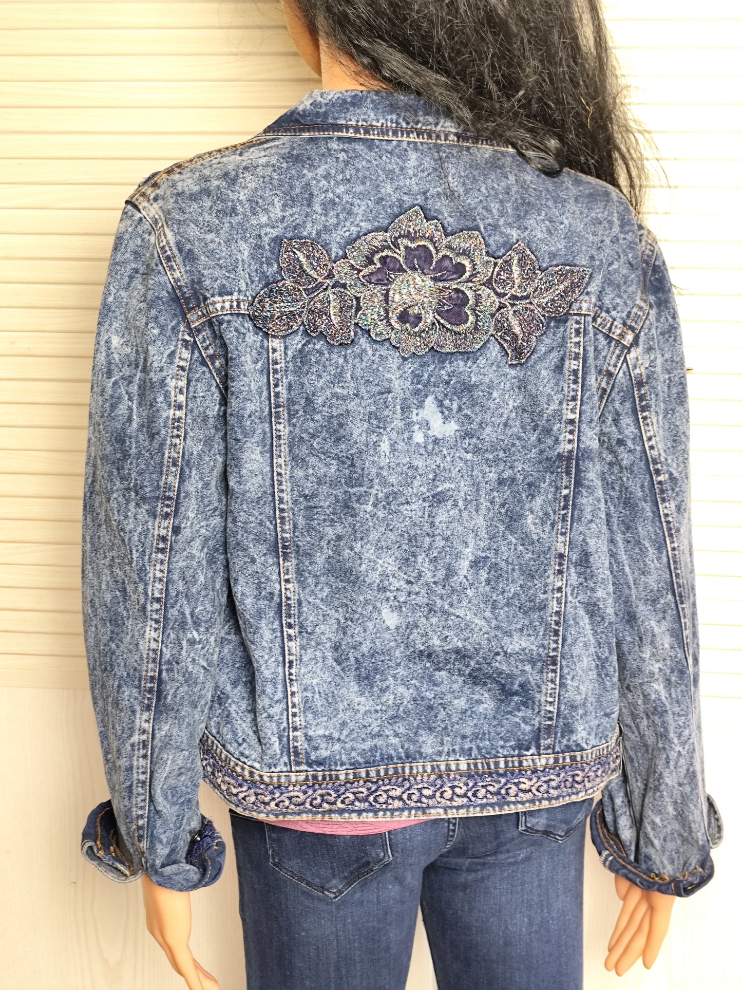 Veste en jean vintage avec broderies florales - Taille 38/40