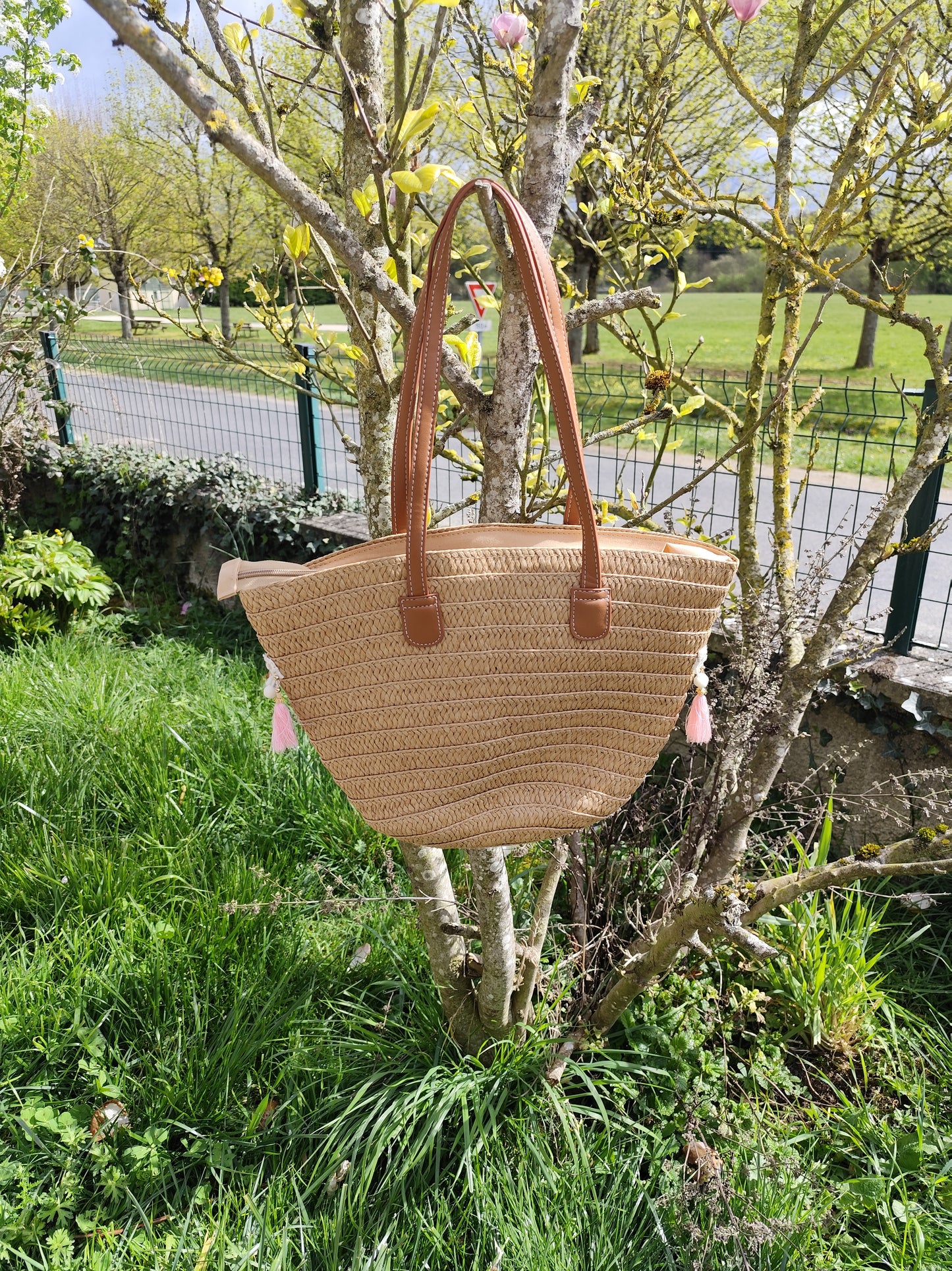 Sac panier d'été CHISIY en paille tressée avec pompons et détails bohèmes