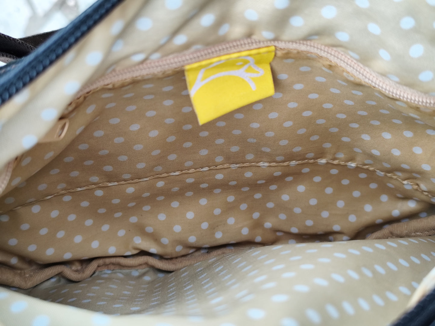 Sac besace Mandarina Duck noir motifs fleurs – 26 x 23 cm