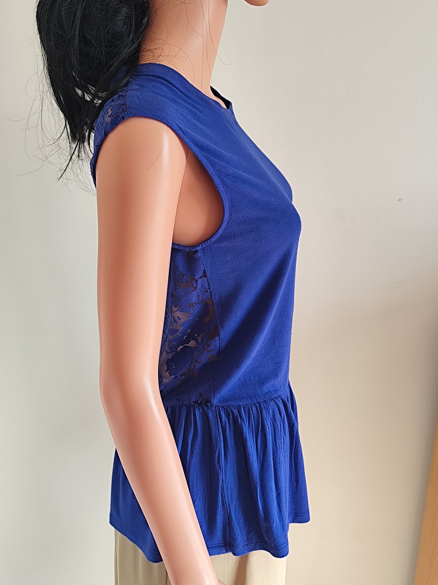 💙 Haut Sans Manche Guess – Bleu Électrique – Dos Dentelle Transparente – Taille 36/38