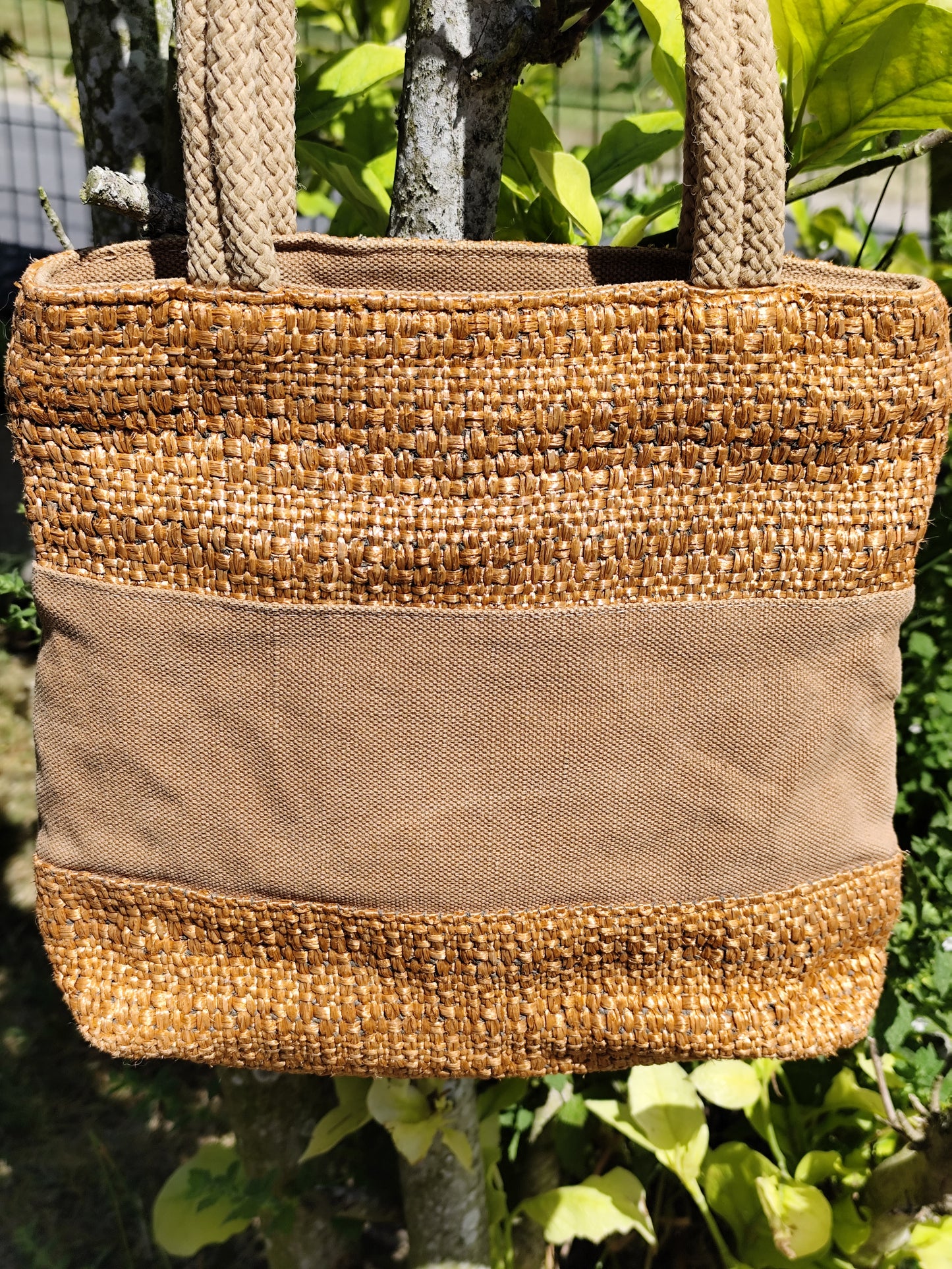 Sac cabas beige tressé et tissu