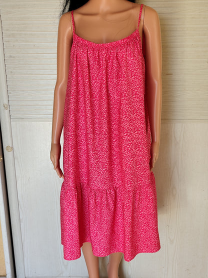 Robe d'été à bretelles rose à petits motifs - Taille 52/54