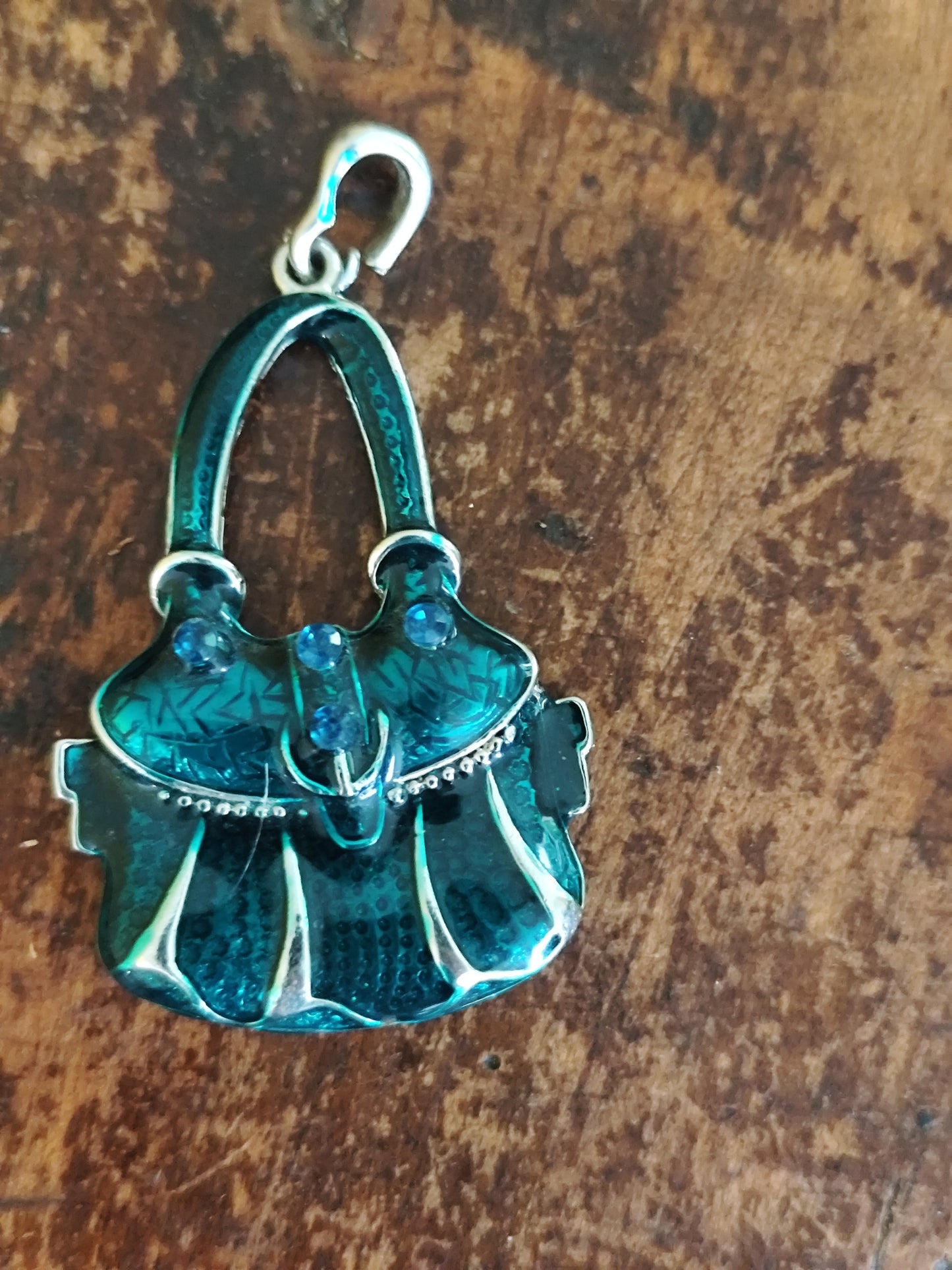 Pendentif charms fantaisie sac à main argenté et bleu