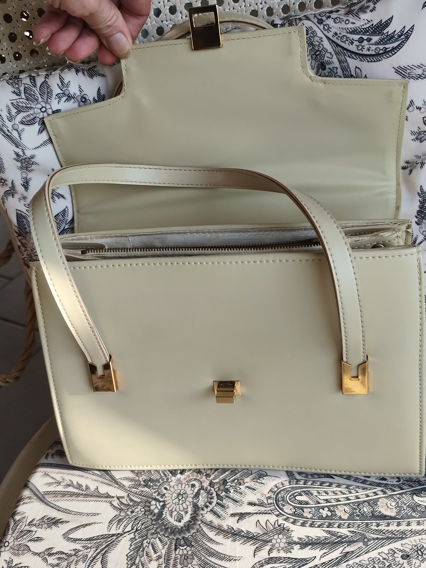 Sac à main vintage en cuir crème forme trapèze