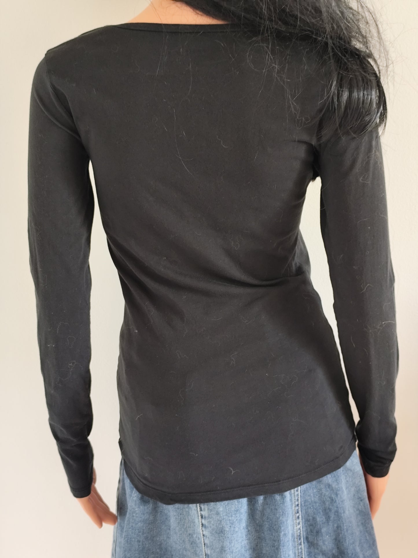 T-shirt manches longues Guess noir imprimé – taille M