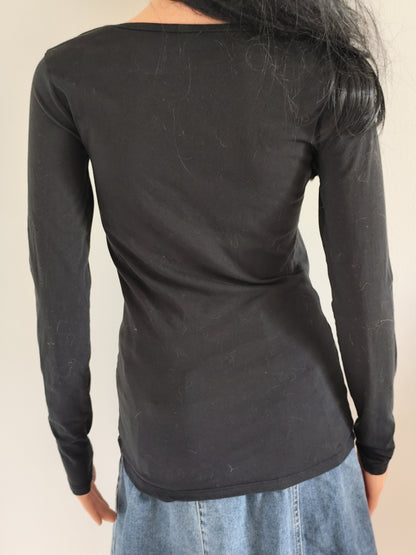 T-shirt manches longues Guess noir imprimé – taille M