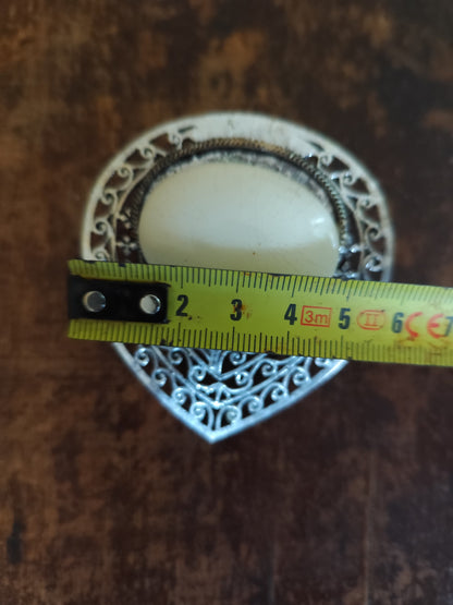 Attache foulard aimantée vintage – cabochon blanc